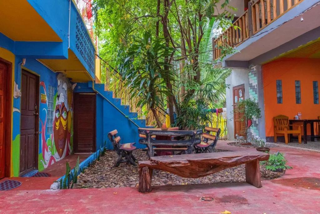 Happy House Backpackers Pai Exterior foto